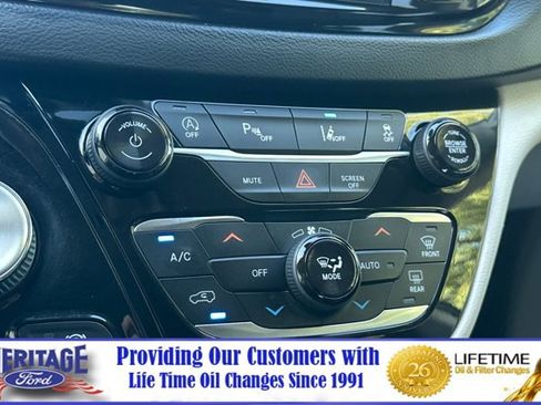 Used 2021 Chrysler Pacifica Touring-L FWD image 21