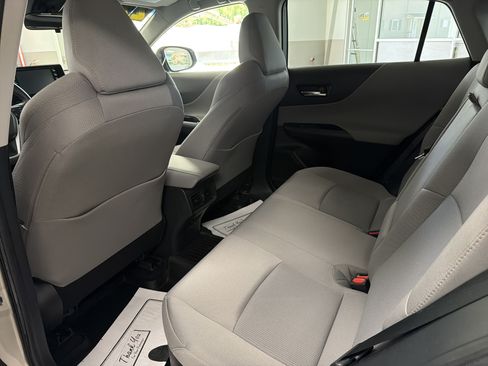 Used 2022 Toyota Venza LE AWD/4WD image 25