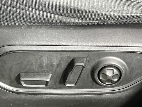 Used 2023 Jeep Grand Cherokee Laredo image 24