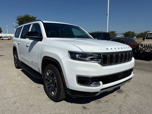 Used 2024 Jeep Wagoneer L Series II w/ Flexible Seating Group RWD image 7