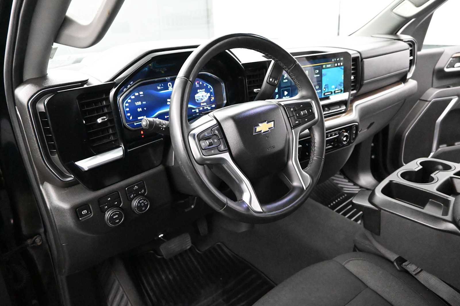 Used 2025 Chevrolet Silverado 2500 LT w/ Convenience Package AWD/4WD image 10