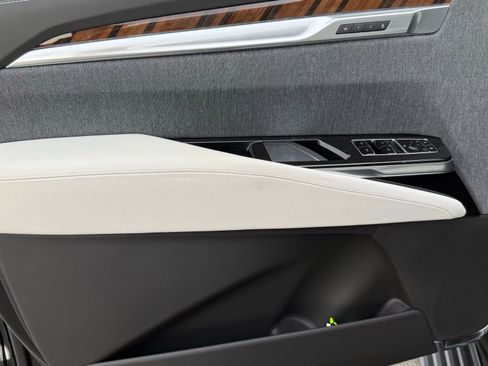 Used 2026 Cadillac Escalade Platinum Sport w/ LPO, ONYX Package image 13