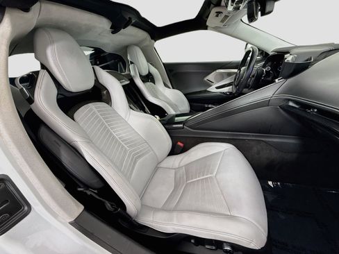 Used 2022 Chevrolet Corvette Stingray Premium Cpe w/ Z51 Performance Package RWD image 28