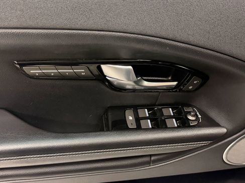 Used 2018 Land Rover Range Rover Evoque SE Premium image 22