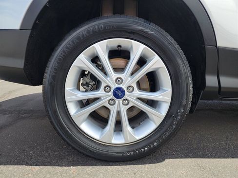 Used 2017 Ford Escape SE w/ Equipment Group 201A AWD/4WD image 19