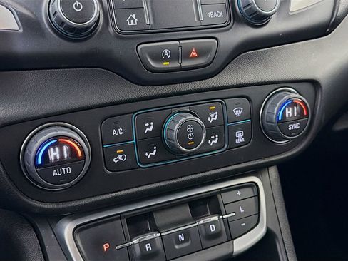 Used 2024 GMC Terrain SLT image 18