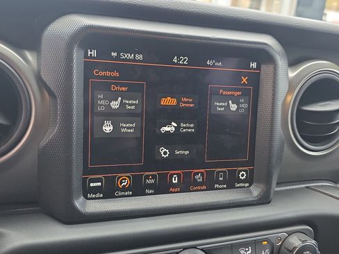 Used 2023 Jeep Wrangler Unlimited w/ Sun & Screen Package image 31