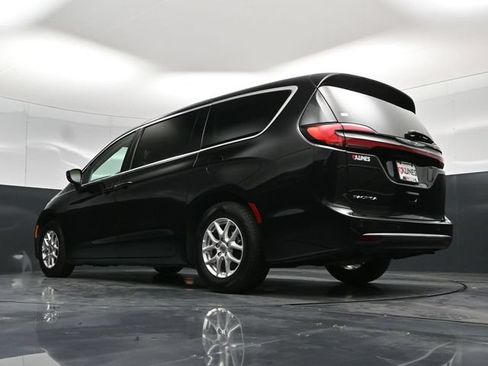 Certified 2024 Chrysler Pacifica Touring-L FWD image 63