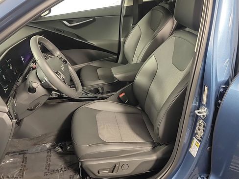 Used 2025 Kia Niro EX image 19