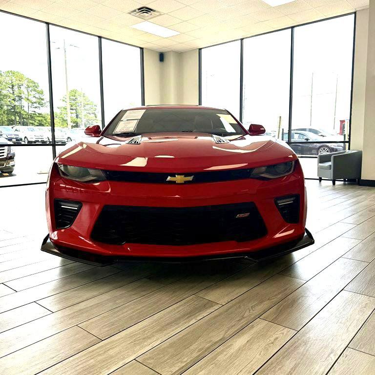 Used 2016 Chevrolet Camaro SS RWD image 2