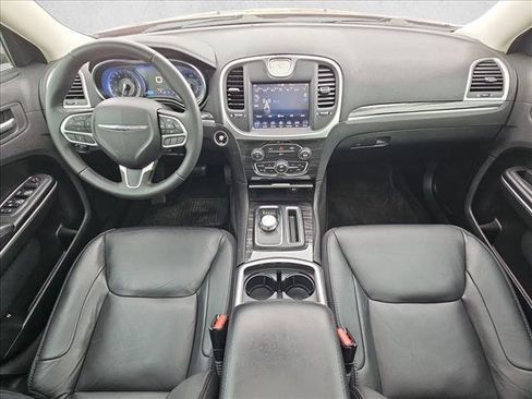 Used 2018 Chrysler 300 Touring L image 19