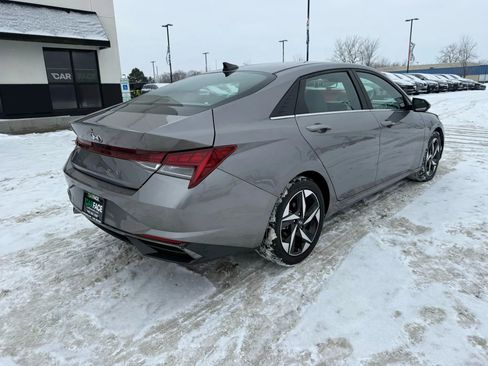Used 2022 Hyundai Elantra SEL w/ Convenience + Premium Package image 15
