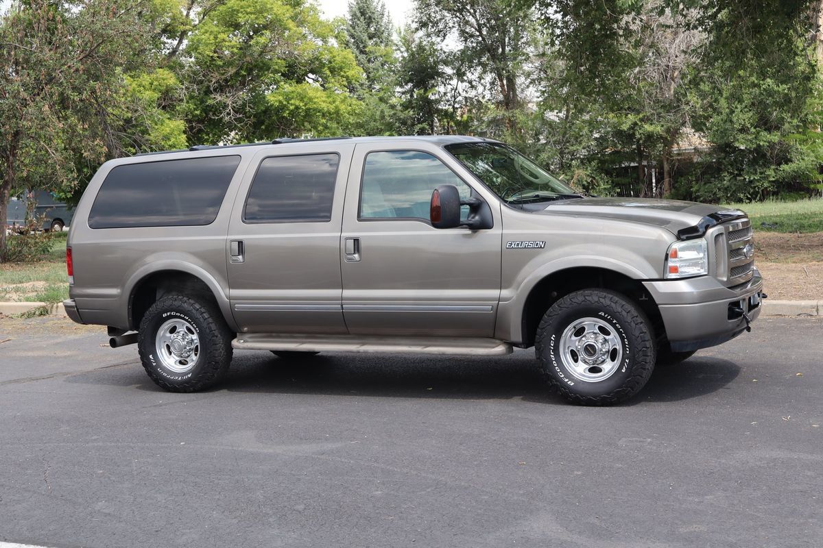 Used 2005 Ford Excursion Limited AWD/4WD image 2