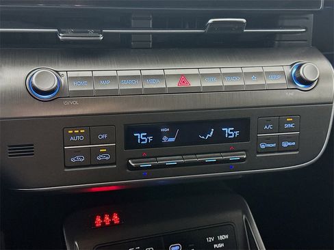 Used 2024 Hyundai Kona Limited image 18