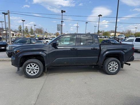 Used 2024 Toyota Tacoma SR image 10