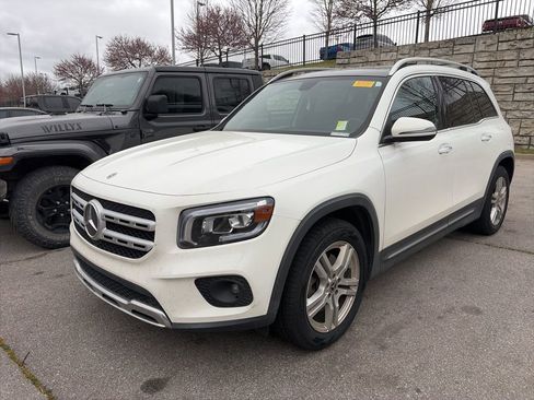 Used 2023 Mercedes-Benz GLB 250 4MATIC w/ Premium Package image 3