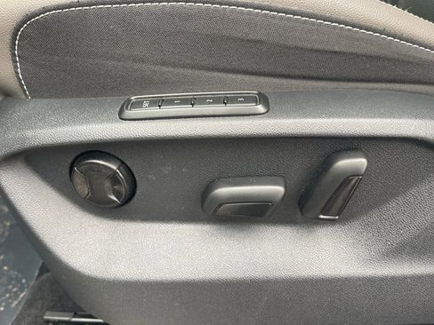 Used 2020 Volkswagen Atlas Cross Sport SEL Premium image 10