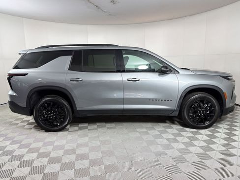 Used 2024 Chevrolet Traverse LT w/ Enhanced Driving Package image 8