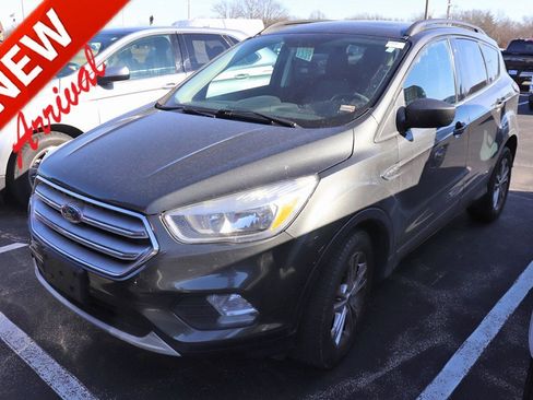 Used 2018 Ford Escape SE image 1