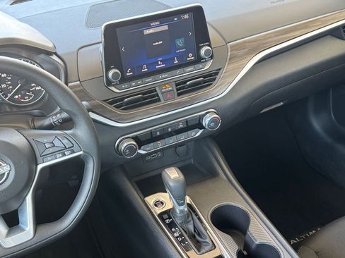 Used 2025 Nissan Altima 2.5 SV FWD image 20