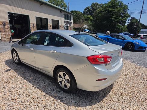 Used 2018 Chevrolet Cruze LS FWD image 4