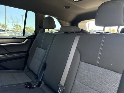 Used 2025 GMC Acadia Elevation image 17