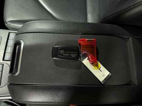 Used 2022 Toyota Highlander XLE image 34