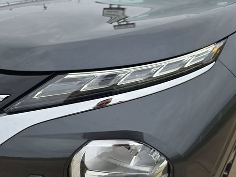 Used 2025 Mitsubishi Outlander SE AWD/4WD image 31
