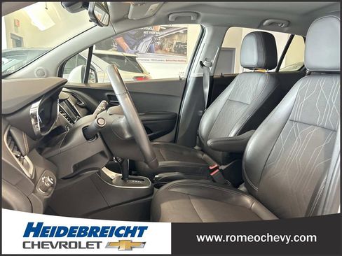 Certified 2022 Chevrolet Trax LT w/ LT Convenience Package AWD/4WD image 13
