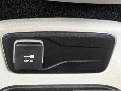 Used 2023 Chrysler Pacifica Touring-L image 29