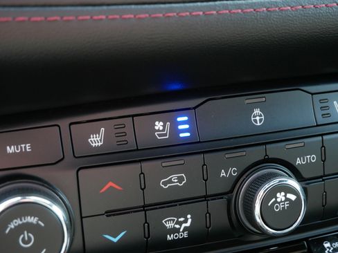 Used 2021 Dodge Durango R/T w/ Technology Group image 31