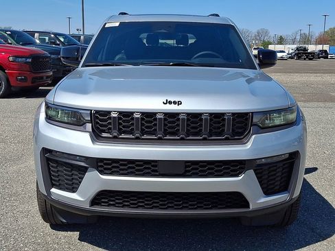 New 2026 Jeep Grand Cherokee L Limited AWD/4WD image 2