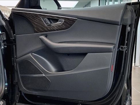 Used 2022 Audi Q8 Premium Plus image 23