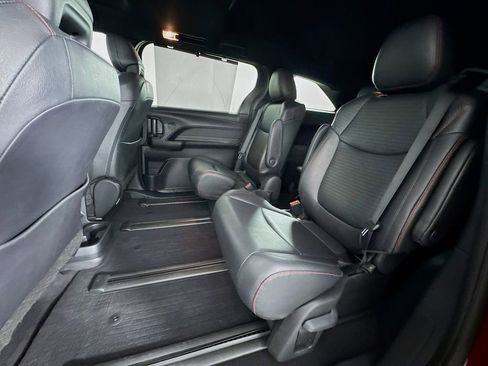 Used 2025 Toyota Sienna XSE FWD image 36