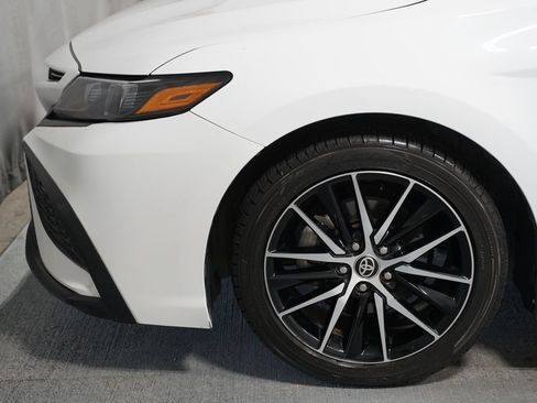 Used 2022 Toyota Camry SE FWD image 5