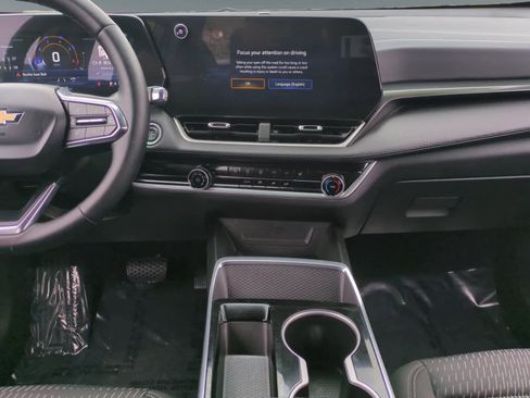 Used 2025 Chevrolet Equinox LT image 11