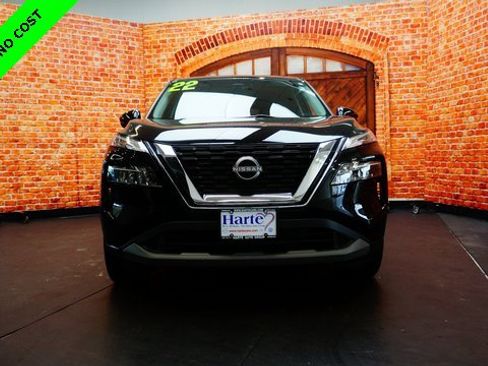 Used 2022 Nissan Rogue SV image 2