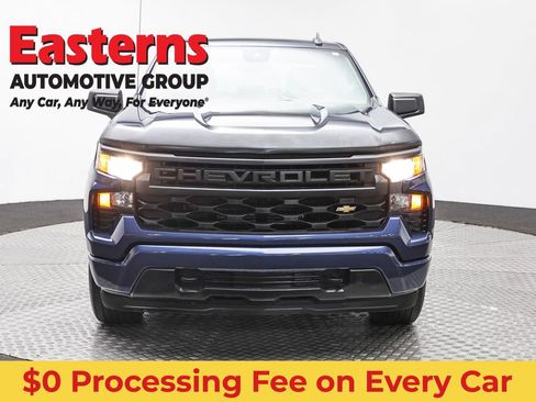 Used 2023 Chevrolet Silverado 1500 Custom RWD image 2
