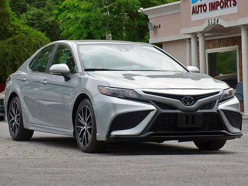 Used 2024 Toyota Camry SE FWD image 9