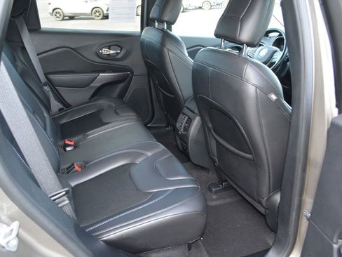 Used 2020 Jeep Cherokee Latitude Plus w/ Cold Weather Group image 9