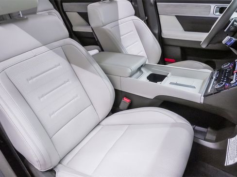 Used 2025 Hyundai Santa Fe Calligraphy image 18