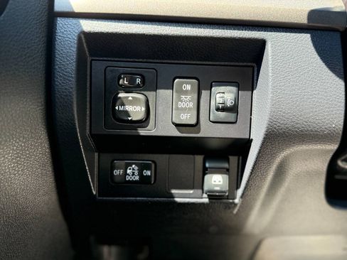 Used 2017 Toyota Tundra SR5 AWD/4WD image 30