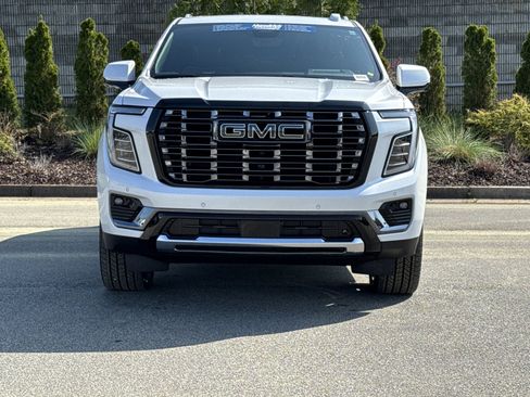 Used 2025 GMC Yukon Denali Ultimate w/ LPO, Floor Liner Package AWD/4WD image 3