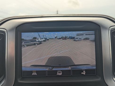 Used 2022 GMC Sierra 2500 SLE w/ SLE Value Package; AWD/4WD image 10