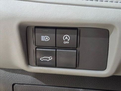 Used 2023 Toyota Highlander LE FWD image 10