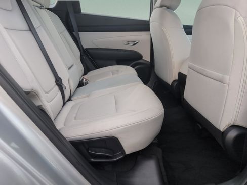 Used 2025 Hyundai Tucson SE image 15