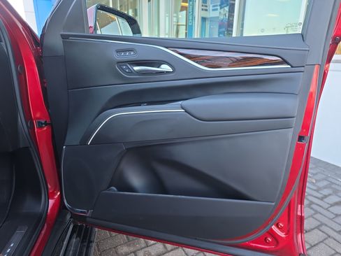 Used 2024 Cadillac Escalade Premium Luxury w/ Performance Package image 31