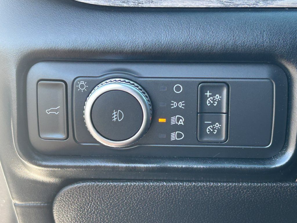 Used 2021 Ford Explorer Platinum w/ Equipment Group 601A AWD/4WD image 23