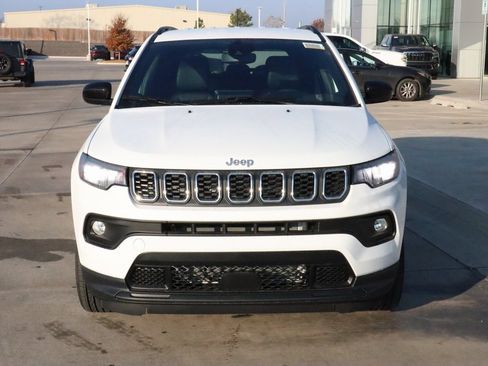 New 2026 Jeep Compass Latitude image 9