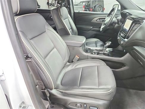 Used 2023 Chevrolet Traverse Premier image 41